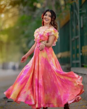 Sara Annaiah Instagram - 🌸🌸

@kushisampathkumar_couture 
@makeupbyanushkaasingh 
@venu_portraits 
@anithebutterfingers