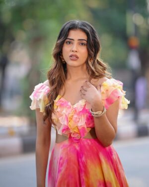 Sara Annaiah Instagram - 🌸🌸

@kushisampathkumar_couture 
@makeupbyanushkaasingh 
@venu_portraits 
@anithebutterfingers