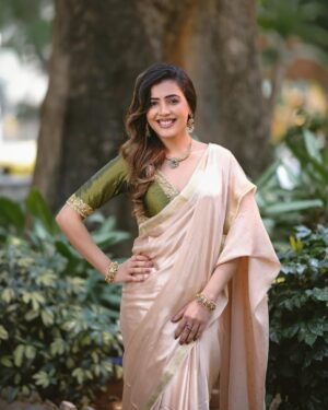 Sara Annaiah Instagram - When in doubt, drape it out. 💫😘

@kushisampathkumar_couture 
@venu_portraits 
@makeupbyanushkaasingh 
@anithebutterfingers