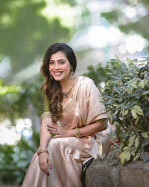 Sara Annaiah Instagram - When in doubt, drape it out. 💫😘

@kushisampathkumar_couture 
@venu_portraits 
@makeupbyanushkaasingh 
@anithebutterfingers