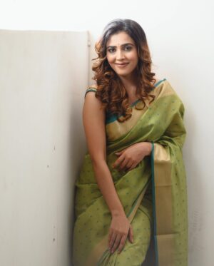 Sara Annaiah Instagram - ಆಕಾಶ ದೀಪವೂ ನೀನೂ 
ನಿನ್ನ ಕಂಡಾಗ ಸಂತೋಷವೇನೊ 🌸🌸

@evara_by_themystiquedesign 
@framesbyvikaskakolu 
@makeover_by_ranju_gowda 
@panchamigowda_artistry568