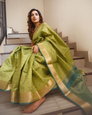 Sara Annaiah Instagram - ಆಕಾಶ ದೀಪವೂ ನೀನೂ 
ನಿನ್ನ ಕಂಡಾಗ ಸಂತೋಷವೇನೊ 🌸🌸

@evara_by_themystiquedesign 
@framesbyvikaskakolu 
@makeover_by_ranju_gowda 
@panchamigowda_artistry568