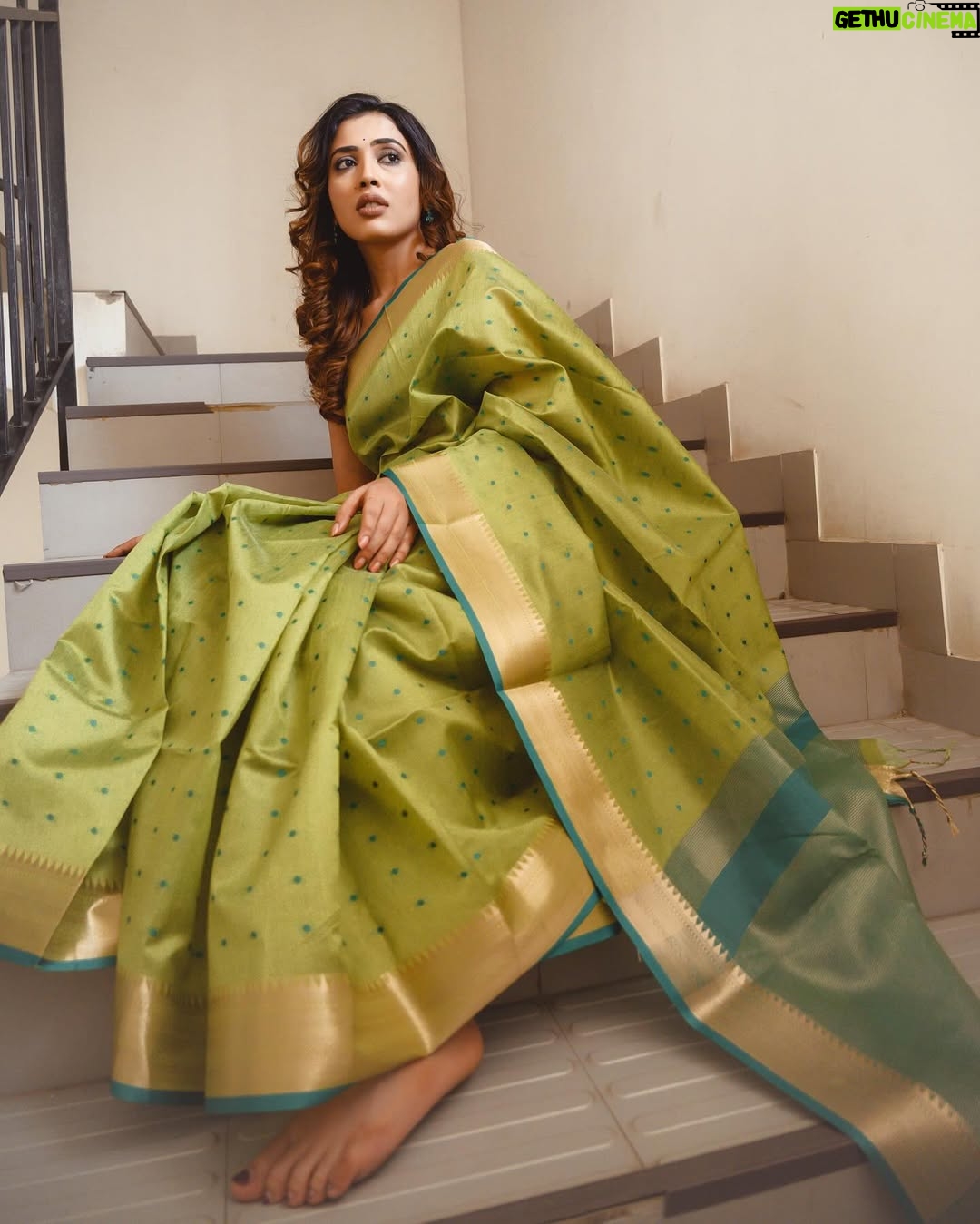 Sara Annaiah - 6.1K Likes - ಆಕಾಶ ದೀಪವೂ ನೀನೂ
ನಿನ್ನ ಕಂಡಾಗ ಸಂತೋಷವೇನೊ 🌸🌸
@evara_by_themystiquedesign
@framesbyvikaskakolu
@makeover_by_ranju_gowda
@panchamigowda_artistry568