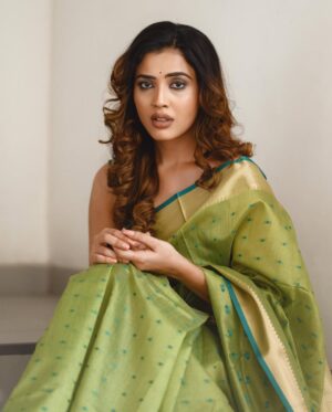 Sara Annaiah Instagram - ಆಕಾಶ ದೀಪವೂ ನೀನೂ 
ನಿನ್ನ ಕಂಡಾಗ ಸಂತೋಷವೇನೊ 🌸🌸

@evara_by_themystiquedesign 
@framesbyvikaskakolu 
@makeover_by_ranju_gowda 
@panchamigowda_artistry568