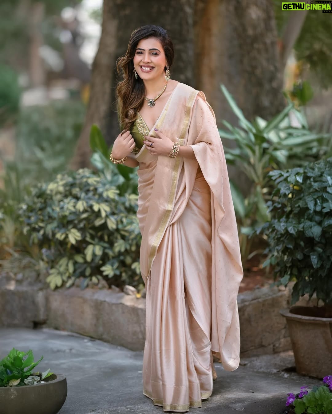 Sara Annaiah - 17.6K Likes - When in doubt, drape it out. 💫😘
@kushisampathkumar_couture
@venu_portraits
@makeupbyanushkaasingh
@anithebutterfingers