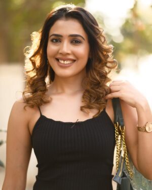 Sara Annaiah Instagram - 🌸🌸

@framesbyvikaskakolu 
@makeover_by_ranju_gowda 
@panchamigowda_artistry568