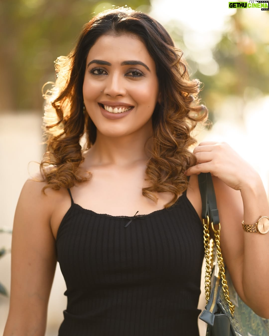 Sara Annaiah - 8.9K Likes - 🌸🌸
@framesbyvikaskakolu
@makeover_by_ranju_gowda
@panchamigowda_artistry568