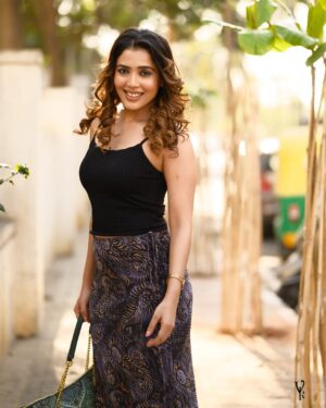 Sara Annaiah Instagram - 🌸🌸

@framesbyvikaskakolu 
@makeover_by_ranju_gowda 
@panchamigowda_artistry568