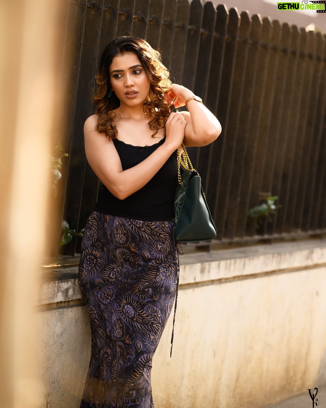 Sara Annaiah - 8.9K Likes - 🌸🌸
@framesbyvikaskakolu
@makeover_by_ranju_gowda
@panchamigowda_artistry568