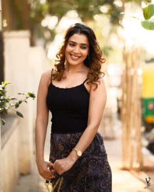 Sara Annaiah Instagram - 🌸🌸

@framesbyvikaskakolu 
@makeover_by_ranju_gowda 
@panchamigowda_artistry568