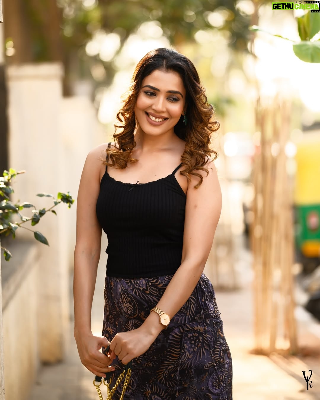 Sara Annaiah - 8.9K Likes - 🌸🌸
@framesbyvikaskakolu
@makeover_by_ranju_gowda
@panchamigowda_artistry568