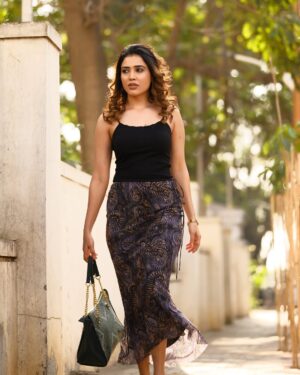 Sara Annaiah Instagram - 🌸🌸

@framesbyvikaskakolu 
@makeover_by_ranju_gowda 
@panchamigowda_artistry568