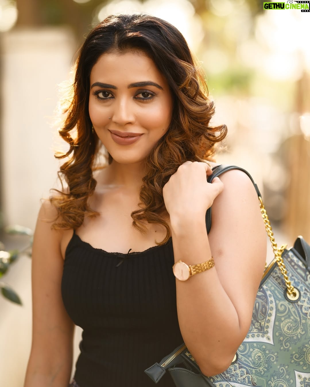 Sara Annaiah - 8.9K Likes - 🌸🌸
@framesbyvikaskakolu
@makeover_by_ranju_gowda
@panchamigowda_artistry568