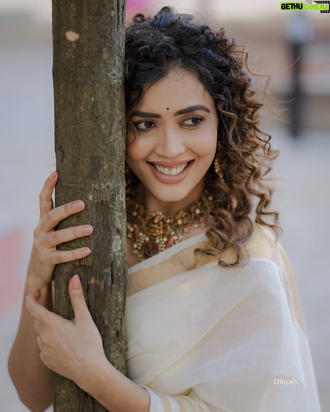 Sara Annaiah - 11.4K Likes - Feeling all the feels 🤍☺️
@umesh__photography___
@makeover_by_ranju_gowda
@panchamigowda_artistry568
@shrisilverbay
@viha.alankar