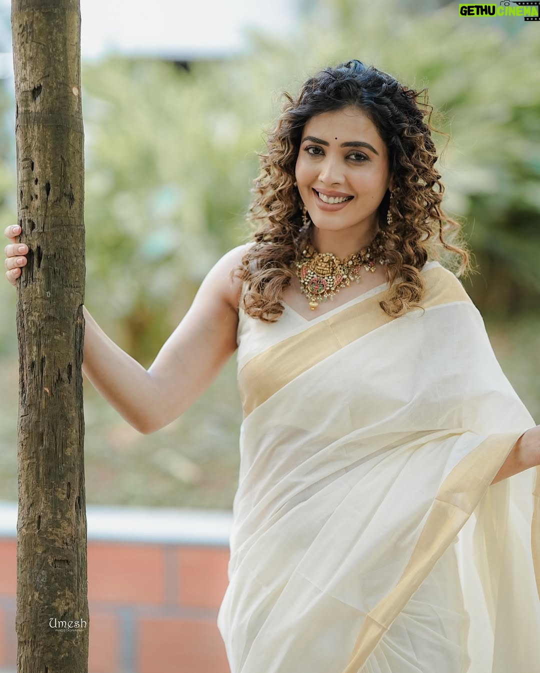 Sara Annaiah - 11.4K Likes - Feeling all the feels 🤍☺️
@umesh__photography___
@makeover_by_ranju_gowda
@panchamigowda_artistry568
@shrisilverbay
@viha.alankar