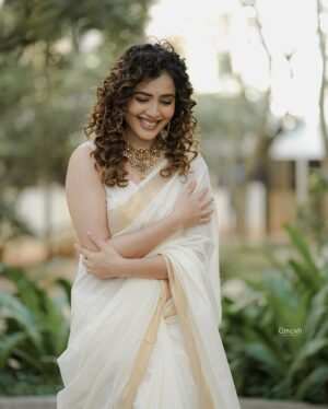 Sara Annaiah Instagram - Feeling all the feels 🤍☺️

@umesh__photography___ 
@makeover_by_ranju_gowda 
@panchamigowda_artistry568 
@shrisilverbay 
@viha.alankar