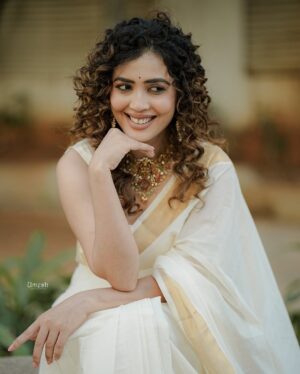 Sara Annaiah Instagram - Feeling all the feels 🤍☺️

@umesh__photography___ 
@makeover_by_ranju_gowda 
@panchamigowda_artistry568 
@shrisilverbay 
@viha.alankar