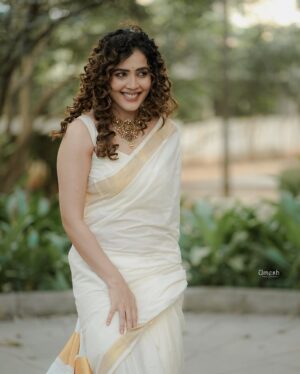 Sara Annaiah Instagram - Feeling all the feels 🤍☺️

@umesh__photography___ 
@makeover_by_ranju_gowda 
@panchamigowda_artistry568 
@shrisilverbay 
@viha.alankar