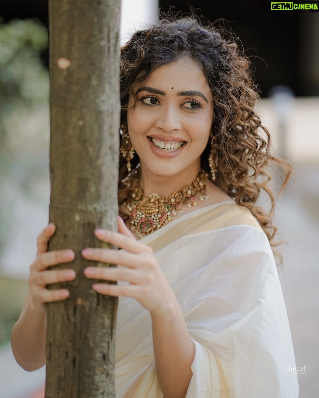 Sara Annaiah - 11.4K Likes - Feeling all the feels 🤍☺️
@umesh__photography___
@makeover_by_ranju_gowda
@panchamigowda_artistry568
@shrisilverbay
@viha.alankar