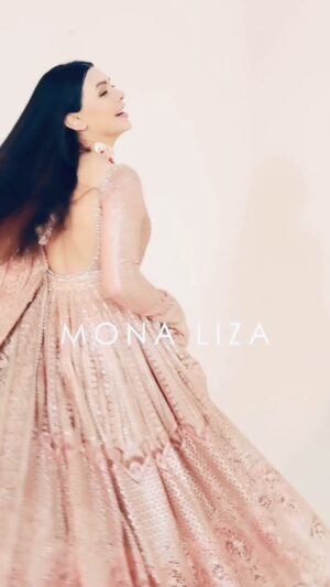 Sara Hussain Instagram - Eid Mubarak 
 
@theworldofhsy 
@deeveesofficial 
@fatimanasirmua 

#eïdmubarak 
#laugh 
#love 
#live

#trending 
#beautuy 
#rare 
#unstopable 
#monaliza11 
#godess