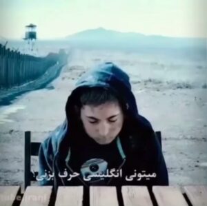 Sara Khoeniha Instagram - گاهی فکر میکنم در مملکت خودمان هنوز هم خیلی ها اینکه کدام منطقه زندگی میکنیم یا لهجه ی کدام شهرستان را داریم را به عنوان یک امتیاز در نظر میگیرند و بر اساس آن به ما و شخصیت ما نمره می‌دهند ! و این نژاد پرستی کوچک است که بعضی مردم بین خودشان با دوستان ،همسایه و فامیل و … دارند ! 
وسعتش که عمیق می‌شود ،کار را به جایی میرساند که درک یکی بودن ما انسان‌ها می‌شود سخت ترین کار دنیا ! 
خیلی از ما هنوز با واژه ی انسان بیگانه ایم و دیکتاتورهای کوچک و بی مغزی هستیم که در قلمروهای کوچک خودمان مرز بندی کرده ایم ! 
در بخشی از کتاب جنگ 
  آخرزمان #ماریو_بارگاس_یوسا  نوشته است،
این کلمه ی "وطن" یک روز از بین میرود. آن وقت مردم به پشت سرشان، به" ما " نگاه می کنند؛ که خودمان را توی مرزها حبس کرده بودیم و سرِ چند تا خط روی نقشه همدیگر را می کُشتیم.
بعد می گویند: این ها عجب احمق هایی بودند...
#imagineworldwithoutwar
#سارا_خوئینی_ها