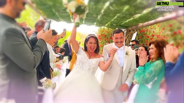 Sara Norte - 3.3K Likes - Sara Norte e Vasco Vala disseram o “Sim” para a vida toda! ♥️
Toda a nossa equipa envia as maiores felicidades aos noivos! 👰🏻♀️🤵🏻♂️
Não pode perder a emissão especial da Passadeira Vermelha, com muitas imagens inéditas e várias revelações sobre os momentos mais marcantes deste dia tão bonito.
Entre neste casamento de sonho!
Esta sexta-feira, às 18h30 ou 22h30, na @sic.caras, e logo após as novelas da noite, na @sicoficial.