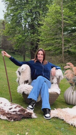 Sarah Parish Instagram - Happy Women’s Health Month!!! Let’s have a song about your friend and mine….Miss Peri….Menopaaaaauuuuuse!
#womenshealth #menopause #perimenopausesupport #perimenopausesymptoms #sillysongs #womenshealthmonth