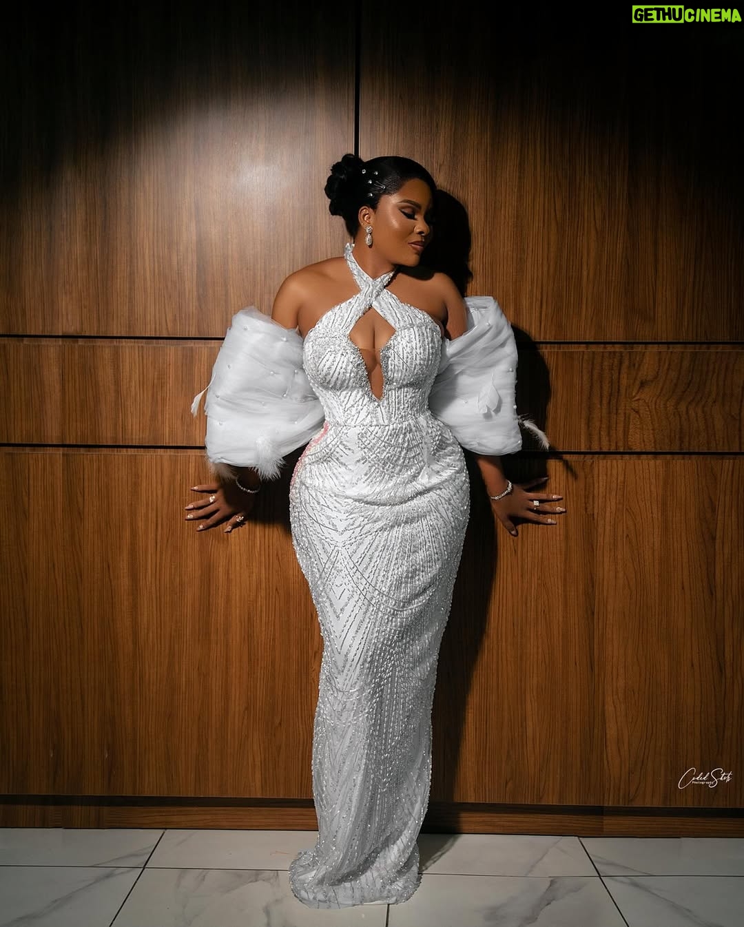 Sarian Martin - 3 Likes - Growing up , I was taught to only respond to good energy and reciprocate it. Will forever be a sweet girl and protect my space with happiness and good vibes.
If you love me , just know that I love you too already 🥰🥰
My beautiful dress was made by @houseofama
Makeup @austas_place
Hair stylist @emagreatculture
Photographer @Coded_shots_photography