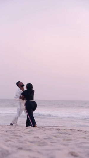 Sarian Martin Instagram - This my ass wouldn’t let me fight in peace 😂. 

Any ways , see you all by 6pm on Sarian Martin TV ,

What do you want as a Valentine’s gift??
Should I give yall gifts or money ?

Subscribe to Sarian Martin TV. See you soon.