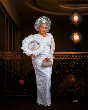 Sarian Martin Instagram - Sister of the groom. 

Love is extremely beautiful 💕💕
Gush I’m such a lover girl. 

#iwanttobelovedunconditionally 

Makeup @diamond_autograph 
Gele @bennyflawless_ 
Stylist @endyblacks 
Photograher @geeteeshotit