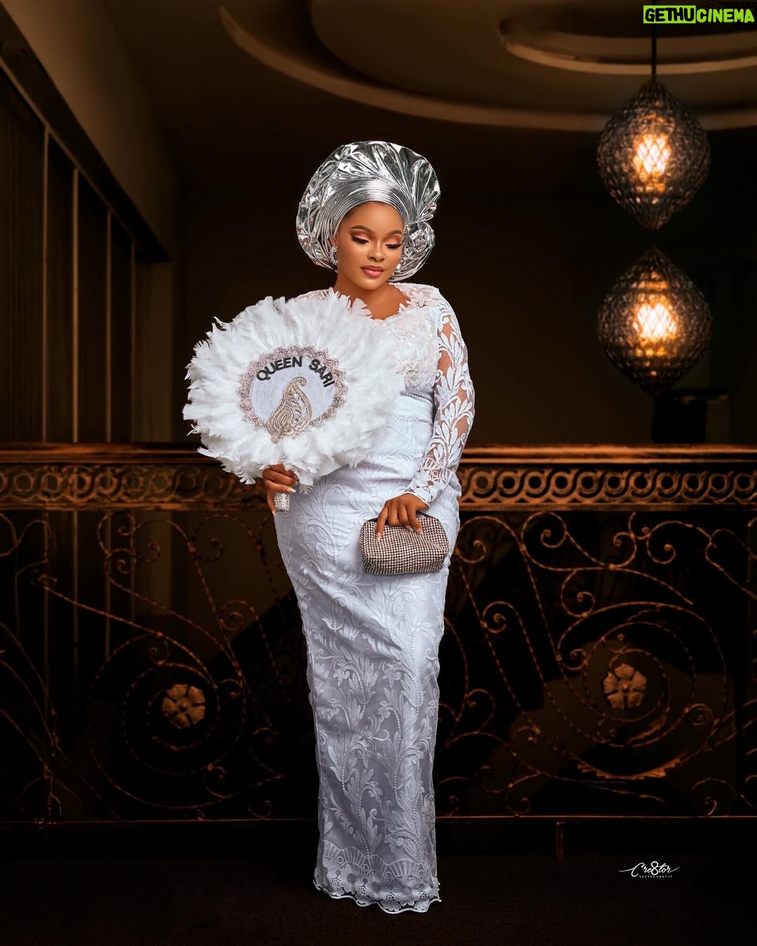 Sarian Martin - 3 Likes - Sister of the groom.
Love is extremely beautiful 💕💕
Gush I’m such a lover girl.
#iwanttobelovedunconditionally
Makeup @diamond_autograph
Gele @bennyflawless_
Stylist @endyblacks
Photograher @geeteeshotit