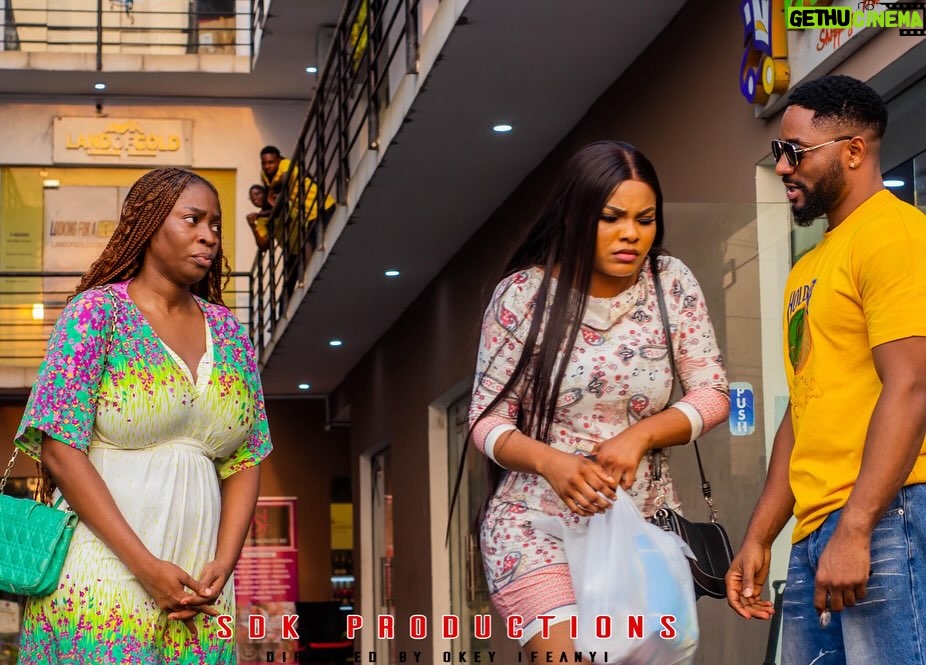 Sarian Martin - 3 Likes - Have you ever seen John ekanem , bolaji ogunmola and Sarian Martin in one movie. Wait no more.
5pm today on Sarian Martin TV. Dinner is about to be served.
This evening (Sunday 6 April 2025)