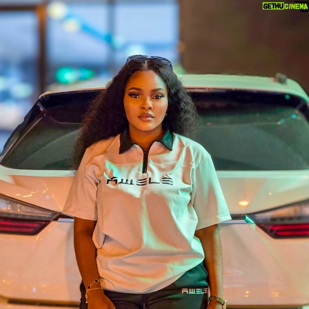 Sarian Martin - 3 Likes - To the best fan base in the world, I call them the odogwu silencers. Thank you for selling out the cinema just to come watch me in a movie.
Go watch summer rain guys.
The hugs, the love , the well wishes , I was in a happy place yesterday. Ona no fall my hand.
I promise not to ever fall ona hand.
Team sold out!!!
@sarianmartin_army @queensari_fanpage @sarianmartin_lovers
Outfit @aweleclothing_