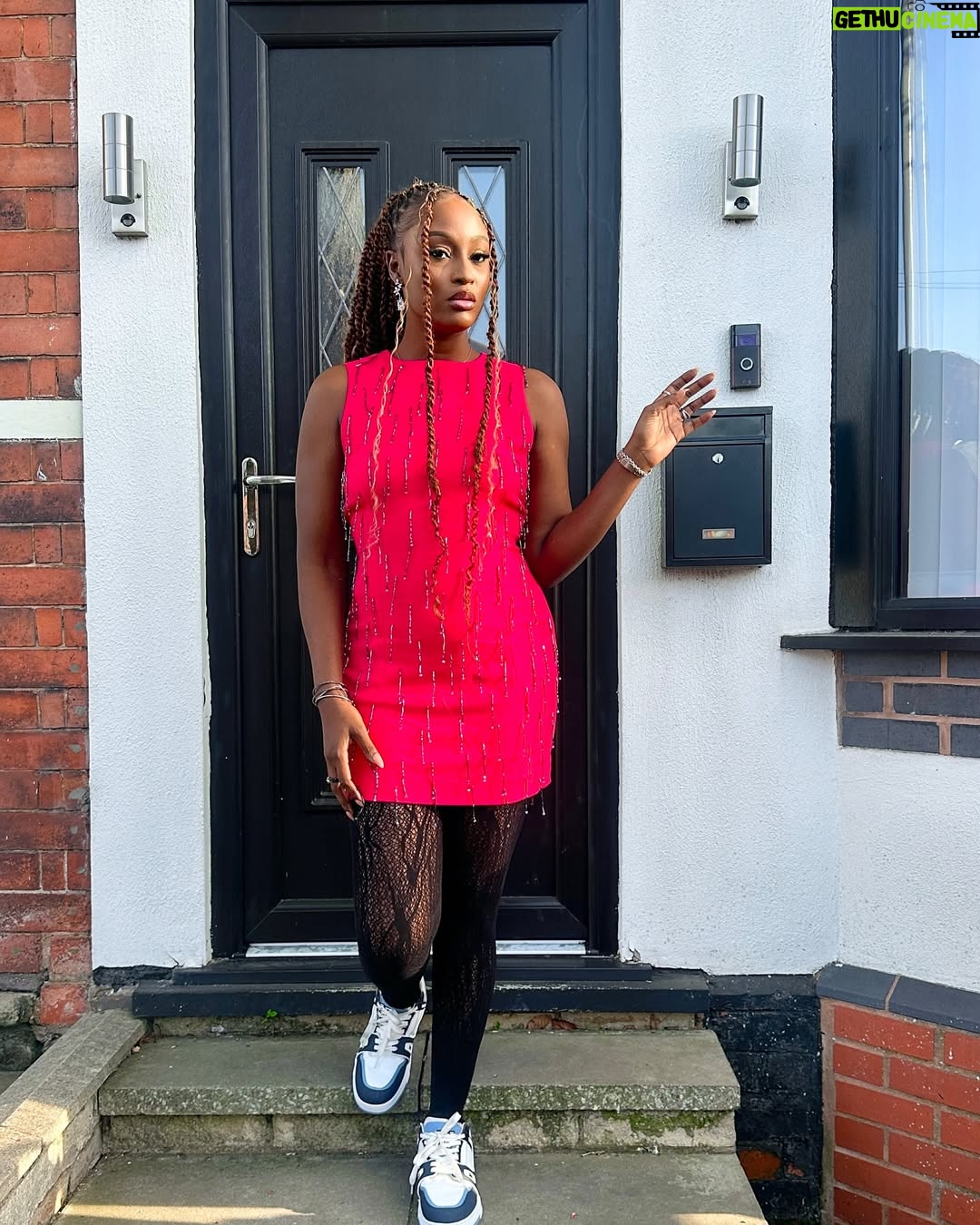Scarlet Gomez - 6.5K Likes - We will slayyy no matter the exchange rate š©
Outfit - @esanyeofficial
Makeup - @labakeoge_makeover