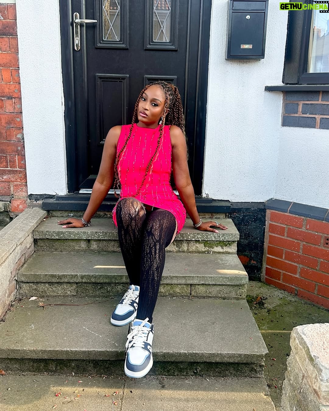 Scarlet Gomez - 6.5K Likes - We will slayyy no matter the exchange rate š©
Outfit - @esanyeofficial
Makeup - @labakeoge_makeover