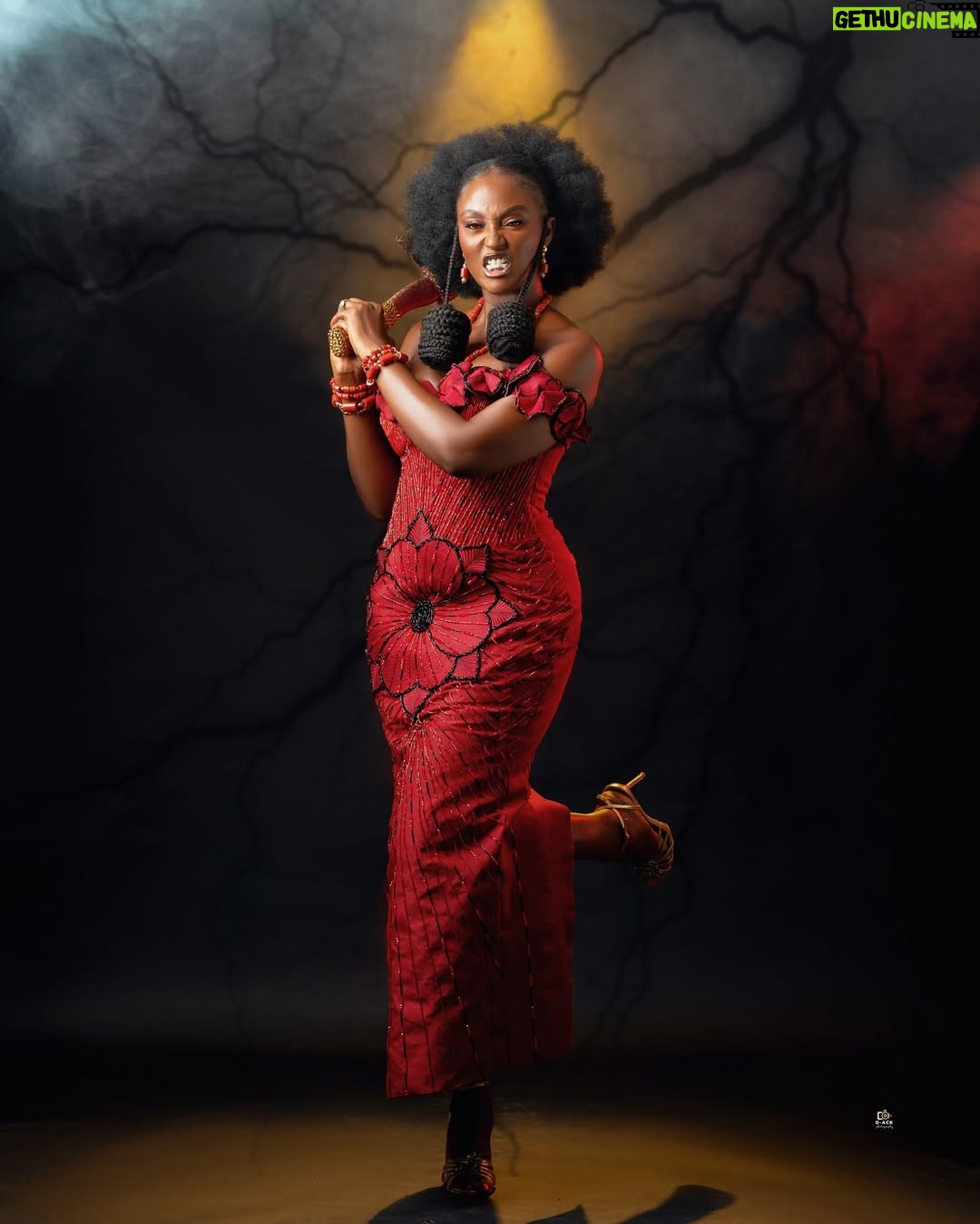 Scarlet Gomez - 34.5K Likes - We are all out here for @iyaboojofespris #labakeolododo premiere tonight !!!
Styled @by_mickeycreates
Photo @d_ackphotography
Dress @maya_and_stitches
Makeup @tiwatheemua
Hairstylist @hairbystargreat.ng