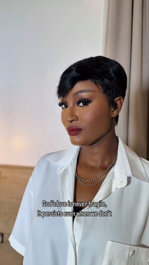 Scarlet Gomez Instagram - What do you believe in?

#explore 

📸 @queen_banjosimisola.a 
💄 @ronsignatures
👗  @princenat_eero
Stylist @by_mickeycreates