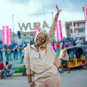 Scarlet Gomez Instagram - Day out with the fans of #WuraShowmax 💃 

Wura S3 premieres tomorrow on @showmaxnaija