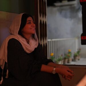 Serna Amini Instagram - یادداشتی برای خودم 
در این سی سالی که گذشت آروم آروم رشد کردی ،  بزرگ شدی ، ازدواج کردی ، مادر شدی ، تصمیماتی گرفتی ، خوب یا غلط  ،تجربه کردی و هر بار با حقایقی از زندگی رو به رو شدی ، گریه کردی ، شکست خوردی ، از ته دل خندیدی ، عده ای رو خندوندی ، از حرف ها رنجیدی و بخشیدی ،  اما باز هم عمیقا نتونستی شاد باشی ،  جایی از زندگی متوجه شدی  دیگه نه تشویق و تحسین دیگری تو رو خوشحال می‌کنه نه تعداد لایک و ویوو ... لحظه ای رسید که فهمیدی در این چند سال چقدر خودت رو نادیده گرفته بودی ، لحظه ای رسید که فهمیدی برای شادی خودت هیچ کاری نکردی ، اون موقع بود که قلم به دست گرفتی و ساعت ها نوشتی جوری که گذر زمان رو متوجه نشدی ، اون  لحظه دلنشین رسید  که پشت مانیتور  اولین پلانی که ساختی رو دیدی ،اون  موقع بود که واقعا زندگی کردی ... برای خودت زندگی کردی ،  نه منتظر تشویق بودی نه از تخریب ها ترسیدی ، نه نگران آینده بودی ، فقط زندگی کردی .

 خلق کردی ، همانطور که خلق شده ای  
تولدت مبارک ،  سی و یک سالگی خیلی باهات کار دارم✍️✨️
#فیلمسازی
#31 🎂

عکس اول ، عکسی از پشت صحنه  مستند 《بچه سوم 》 
همون لحظه ای که  میدیدم ایده های فیلمنامه م چطور داره به واقعیت میپیونده ...
این لحظه رو برای همه تون آرزو میکنم ❤️