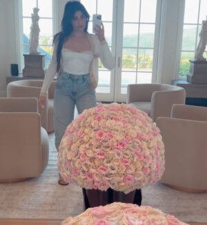 Seyedeh Tina Sadri Instagram - Perfect Mother’s Day gift via @jadorelesfleurs 💓
This ginormous, gorgeous, spring-perfect arrangement left my whole family stunned 🫠 #mothersday #mothersdaygiftidea 
One of the reasons I refer to Jadore as one of my favorite florists is because besides being the most aesthetically pleasing, their arrangements last so long and continue to look fresh! Swipe to see how perfect they are after almost a week in the last slide/video 😍 

Siena’s gorgeous dress is by @tulleenofficial