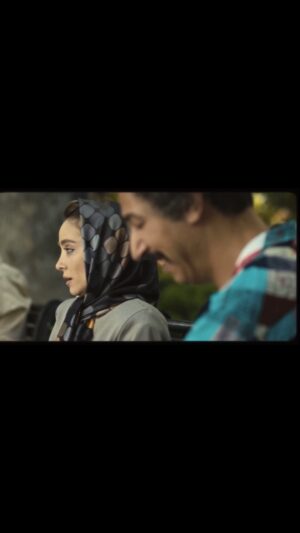 Shaghayegh Dehghan Instagram - سُوالِ "چه نسبتى با هم داريد؟" يه موقعى گُلِ سر سبدِ سرك كشيدن تو زندگى خصوصى مردم بود! اوجش هم دهه ى شصت و هفتاد بود! يعنى شما همين جورى كه داشتين تو يه مكان عمومى تَردد ميكردين مُلزَم بودين به هر كسى كه يهو يه كارتى از جيبش در مى آورد، يا حتى درنمى آورد! توضيح بدين با فردِ غيرهمجنسى كه همراهتونه چه نسبتى دارين و طرف، كْىِ شما ميشه،كسانى كه خاطره هاى مشابه از اين اتفاق دارن خوب يادشونه چه لحظات وحشت انگيزى رو در پى اين سوُالِ شرم آور از سر گذروندن، حالا اما بعد از گذشت سال ها، به شخصه به بازسازى اين پديده ى توهين آميز، در قالب يك فيلم كُمدى با بازى هنرمندانه ى دوستانم، خيلى خنديدم، ميدونم فيلم جديد نيست اما من در تعطيلات عيد فيلم رو ديدم و خيلى خنديدم...فقط يه چيزى دوستان... حالا كه تو اين سال هاى اخير به صرافت افتادين مجوزِ ساختِ يك سرى فيلمِ كمدى رو بدين كه با رفتارهاى تاريخ مصرف گذشته اتون شوخى هاى بى هزينه بشه، حالا كه خيلى از خودتون خوشتون مياد كه چقدر باظرفيتين كه لاى درِ پوسيده ى آزادى بيان و تعامل با لولاهاى زنگ زده اش رو كه سال هاست بين ما و شما بسته است، به سَبْك و به صلاحديد و تشخيص و اندازه ى مَدِ نظرِ خودتون باز كنين، حالا كه تازه به فكر افتادين فضاى جامعه اى كه خودتون تا اين اندازه ملتهبش كردين رو به سليقه ى خودتون با برنامه هاى شاد، شششادش كنين، حالا كه سرِشوخى رو احتمالا به اين اُميد باز كردين كه اون شوخى از وزنِ تبعاتِ رفتارهاى غلط و آزمون و خطاهاى پُر هزينه اتون كه در طولِ سال ها، زندگى ما مردم رو سياه كرده كم كنه، حالا كه اجازه ميدين با بعضى چيزها شوخى بشه كه با بقيه چيزها نشه، همين جورى به اين هم فكر كنين كه قراره سال ها بعد، از مجموعه ى رفتارهاى هيجانى و بى منطقى كه همين حالا باهاشون زندگى رو به ما زهرمار كردين و آسيب هاى جدى و جبران ناپذيري كه به روح و روان و زندگيمون زدين و از كُند كُند سازگار شُدنتون با محيط رو به رُشدِ جامعه و مقاومت خِلَل ناپذير و باورمندتون در برابر پذيرفتنِ سبكِ زندگى متمدنانه، در آينده ى نزديك چه فيلم هايى ساخته بشه، كه همين جورى دور هم قاه قاه بهشون بخنديم! 
صفا باشه!
#فيلم_كمدي