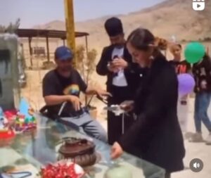 Shaghayegh Dehghan Instagram - .
خواهرم، خواهر هم تبارم، بى بى ماه منير خانم 

@mahmonir_molaei.rad 
#ماه_منير_مولایی #بختیاری #ايل_بختياري #ايذه 

#كنار_غريو 
شعر #فريده_چراغي 
خواننده #آفرين_بختياری
@farideh_cheraghi.official 
@afarin.music