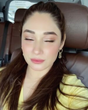 Shameen Khan Instagram - Tying up my hair, shades on, and I’m about to turn this summer struggle into my glow up season. I’ll try to survive the heat like a boss. Summer’s upcoming, and I’m ready for it… sort of.” 🙃☀️🧊
