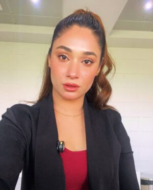 Shameen Khan Instagram - Tying up my hair, shades on, and I’m about to turn this summer struggle into my glow up season. I’ll try to survive the heat like a boss. Summer’s upcoming, and I’m ready for it… sort of.” 🙃☀️🧊