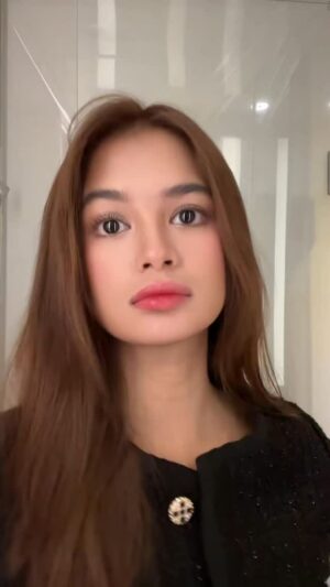 Shanelle Agustin Instagram - this makeup look >>>