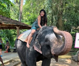 Sharanya Instagram - A day with poooja 🐘❤️

Pc @sharanshetty8088 

#pooja #elephant #sharanyashetty #srilanka #travel #sharanya #cutelilelephant #🇱🇰 #vacation #staycation #india #travellor