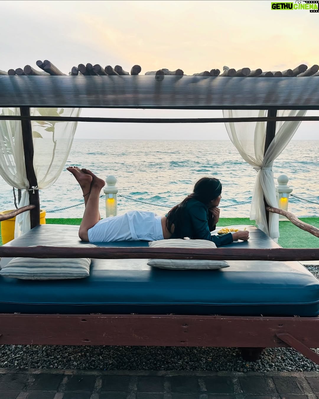 Sharanya - 21.3K Likes - Srilankan diaries 🇱🇰
Pc @sharanshetty8088
#srilanka #lanka #sharanyashetty #travel #indian #indiantravellors #wanderlust #exploretheworld #traveldairies #adventureawaits #travelindia