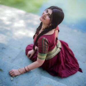 Sharanya Instagram - ಜಗವನೇ ಮರೆಸುತಿದೆ 💫 

Team 
@shreyzphotography 
@nirajdesignerboutique_jewelry 
@nirajdesignersboutique 

#traditional #sharanyashetty #tradition #village #jewelryshoot #langablouse #braides #sandalwood #actress #trending