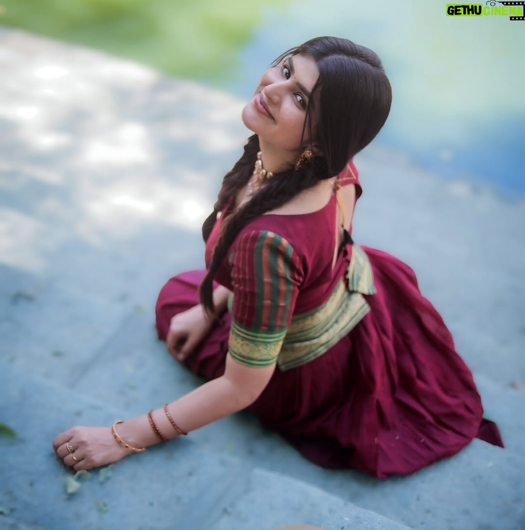 Sharanya - 16.6K Likes - ಜಗವನೇ ಮರೆಸುತಿದೆ 💫
Team
@shreyzphotography
@nirajdesignerboutique_jewelry
@nirajdesignersboutique
#traditional #sharanyashetty #tradition #village #jewelryshoot #langablouse #braides #sandalwood #actress #trending