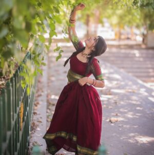 Sharanya Instagram - ಜಗವನೇ ಮರೆಸುತಿದೆ 💫 

Team 
@shreyzphotography 
@nirajdesignerboutique_jewelry 
@nirajdesignersboutique 

#traditional #sharanyashetty #tradition #village #jewelryshoot #langablouse #braides #sandalwood #actress #trending